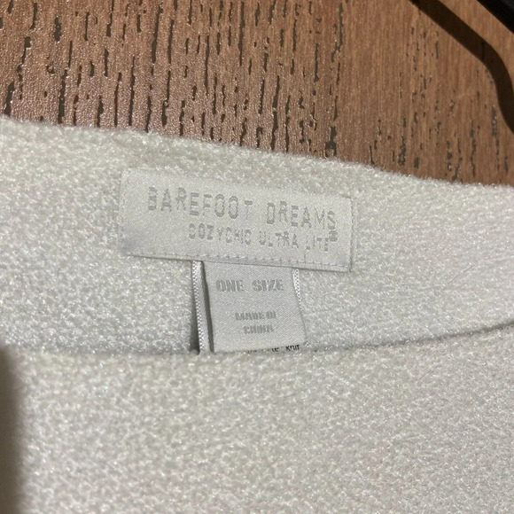 Barefoot Dreams Cozychic Ultra Lite Poncho Blue and White‎ - One Size - Picture 5 of 5